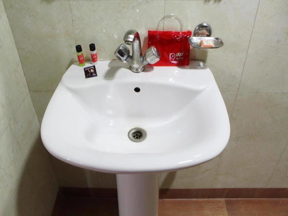 Oyo 2705 Hotel Preet Palace 뉴델리 외부 사진