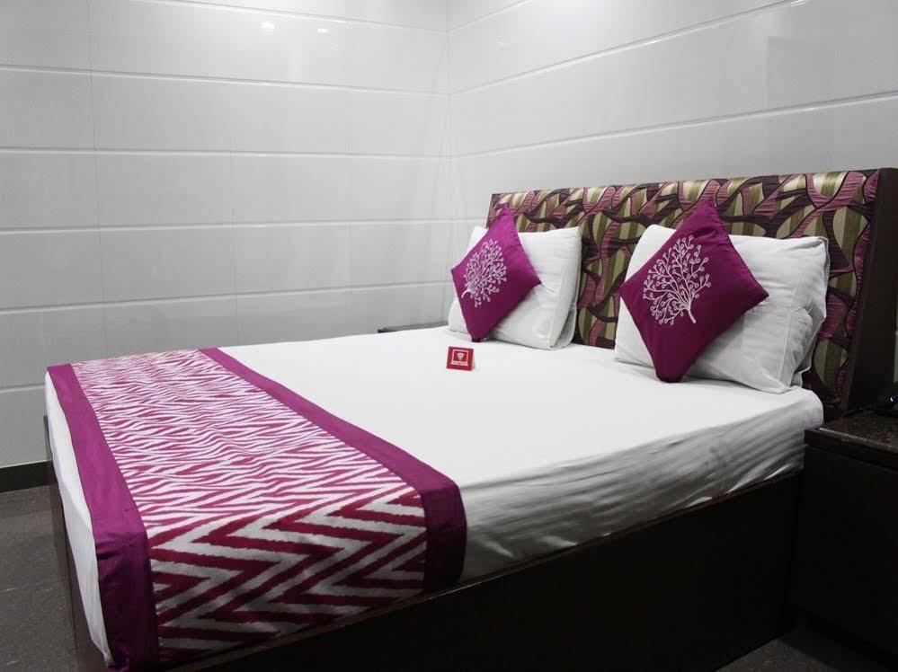 Oyo 2705 Hotel Preet Palace 뉴델리 외부 사진