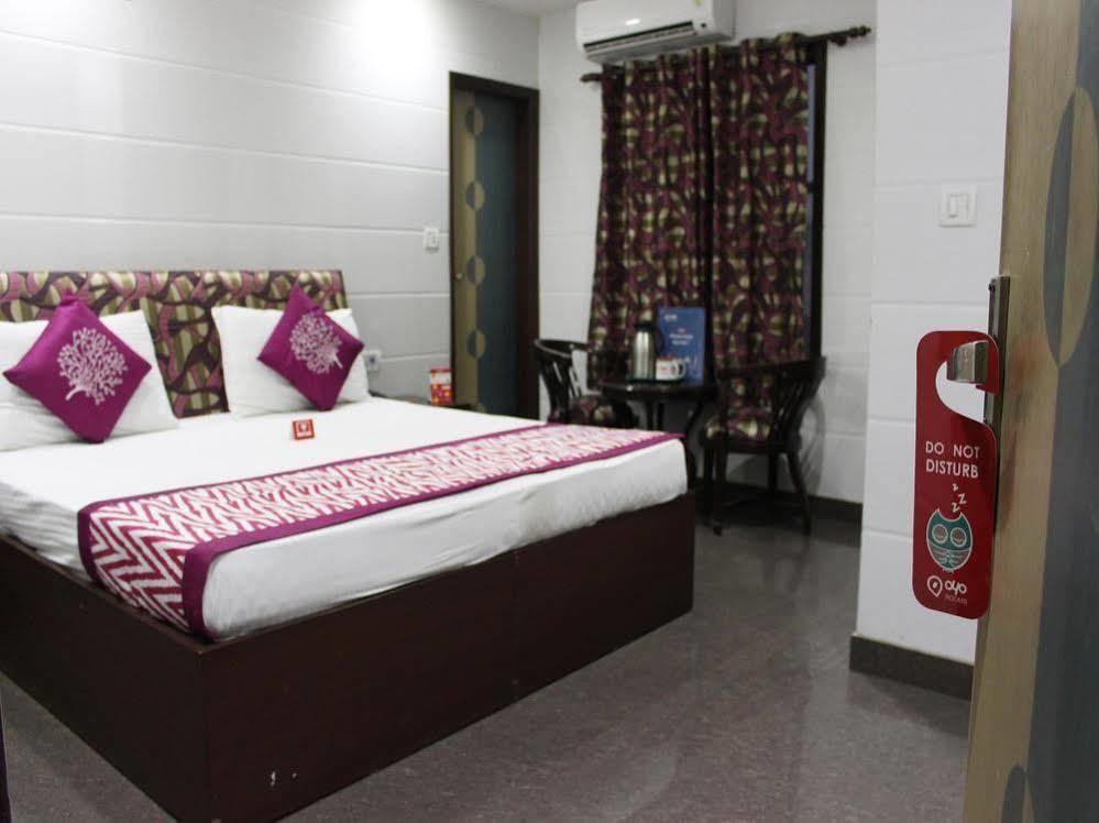 Oyo 2705 Hotel Preet Palace 뉴델리 외부 사진
