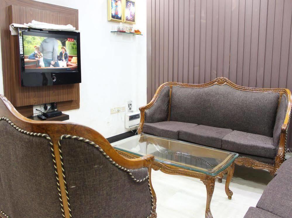 Oyo 2705 Hotel Preet Palace 뉴델리 외부 사진