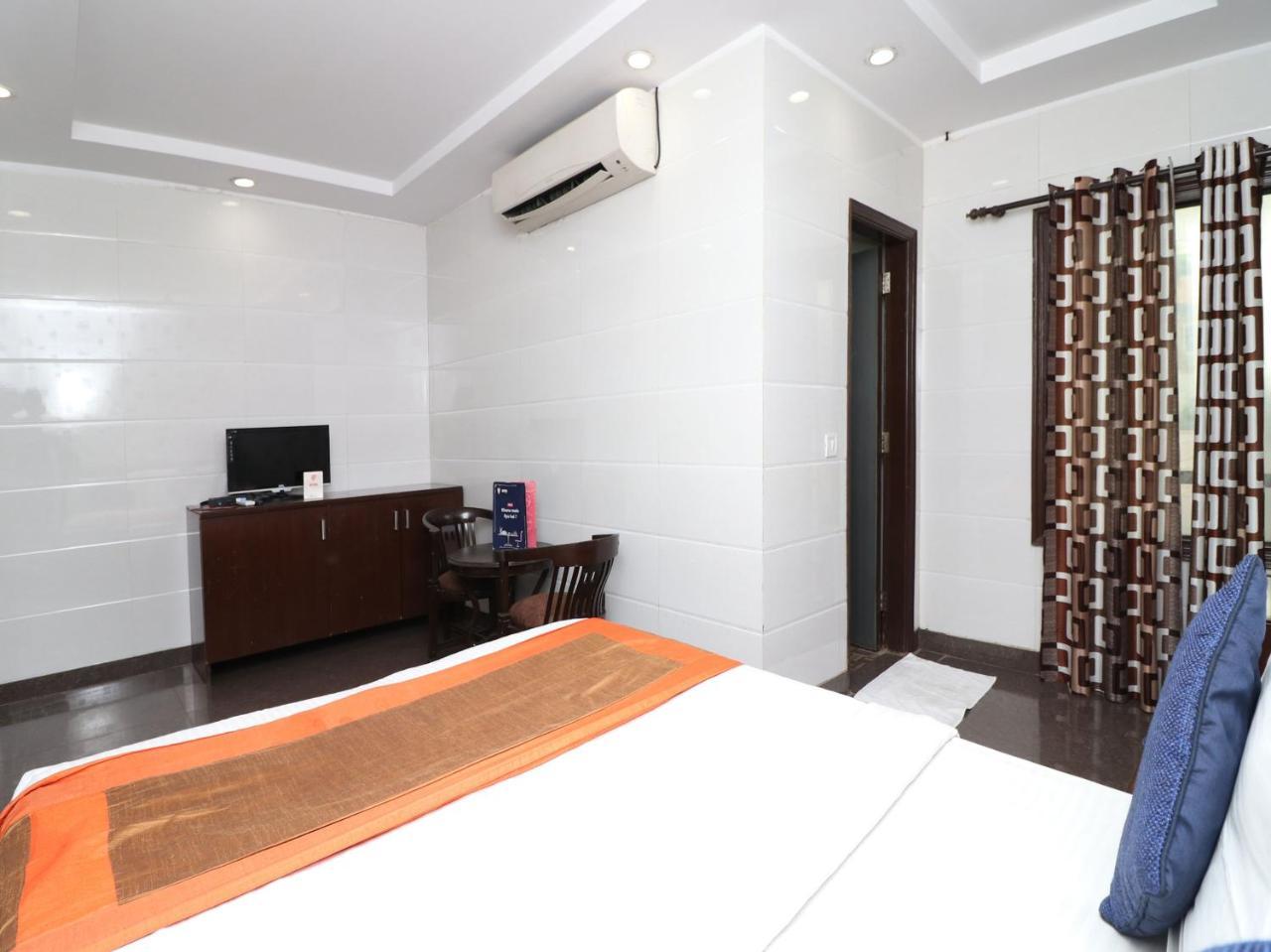 Oyo 2705 Hotel Preet Palace 뉴델리 외부 사진