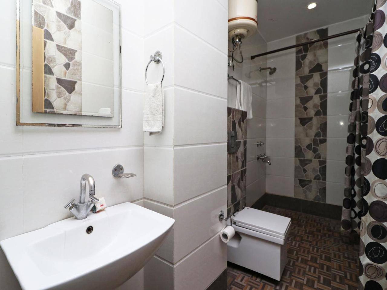 Oyo 2705 Hotel Preet Palace 뉴델리 외부 사진