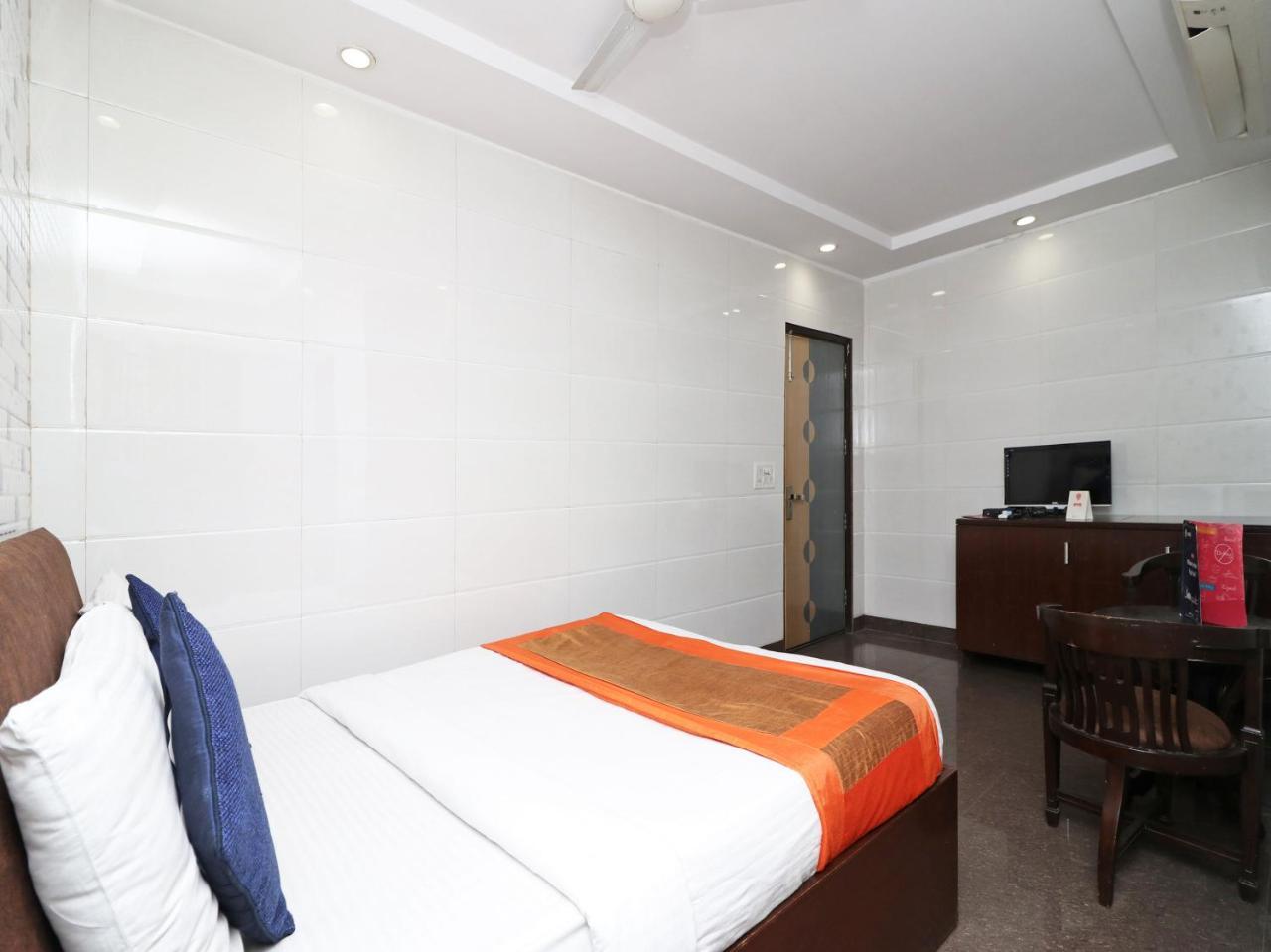 Oyo 2705 Hotel Preet Palace 뉴델리 외부 사진