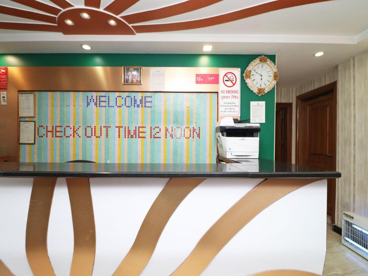 Oyo 2705 Hotel Preet Palace 뉴델리 외부 사진