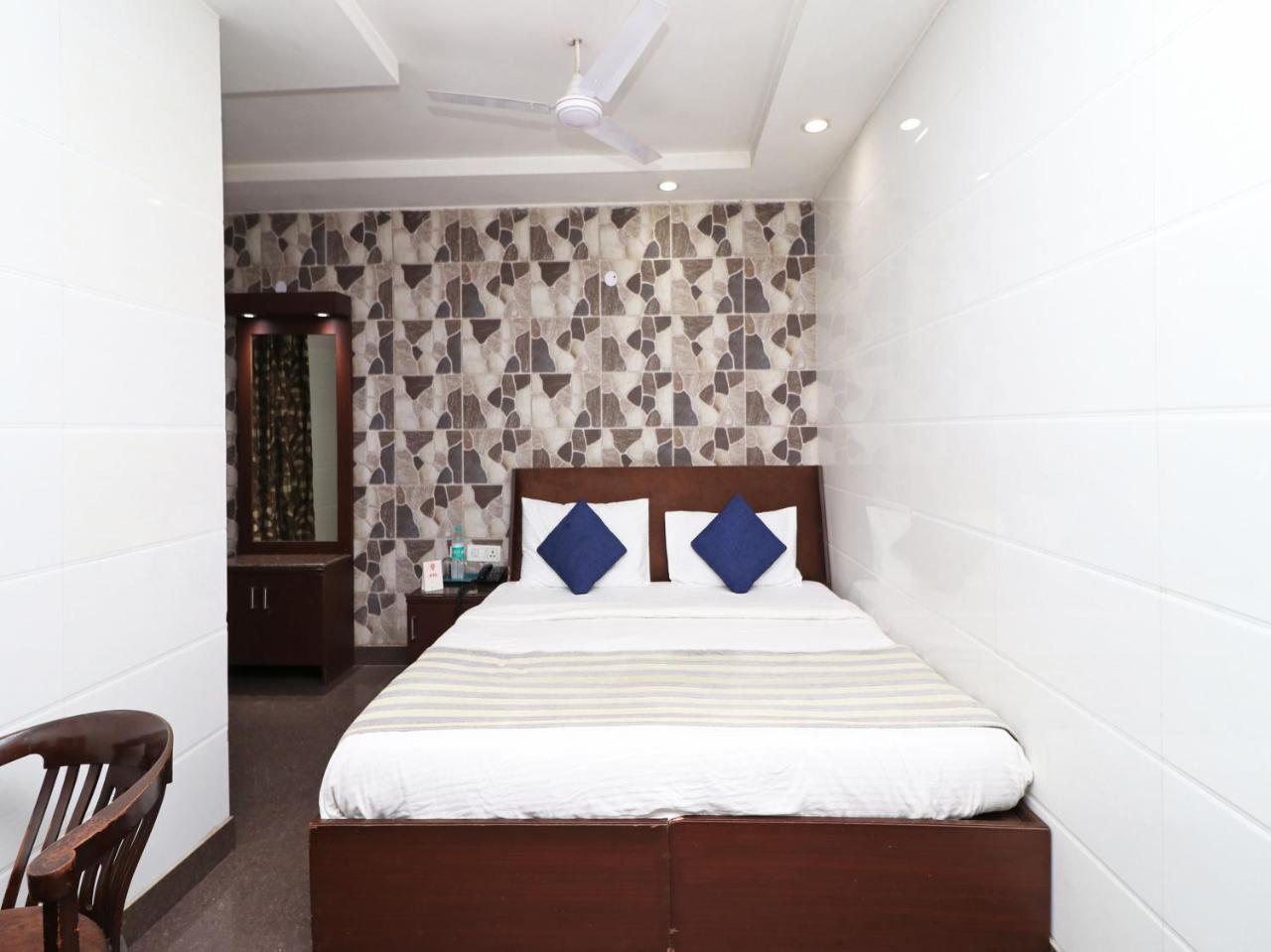 Oyo 2705 Hotel Preet Palace 뉴델리 외부 사진