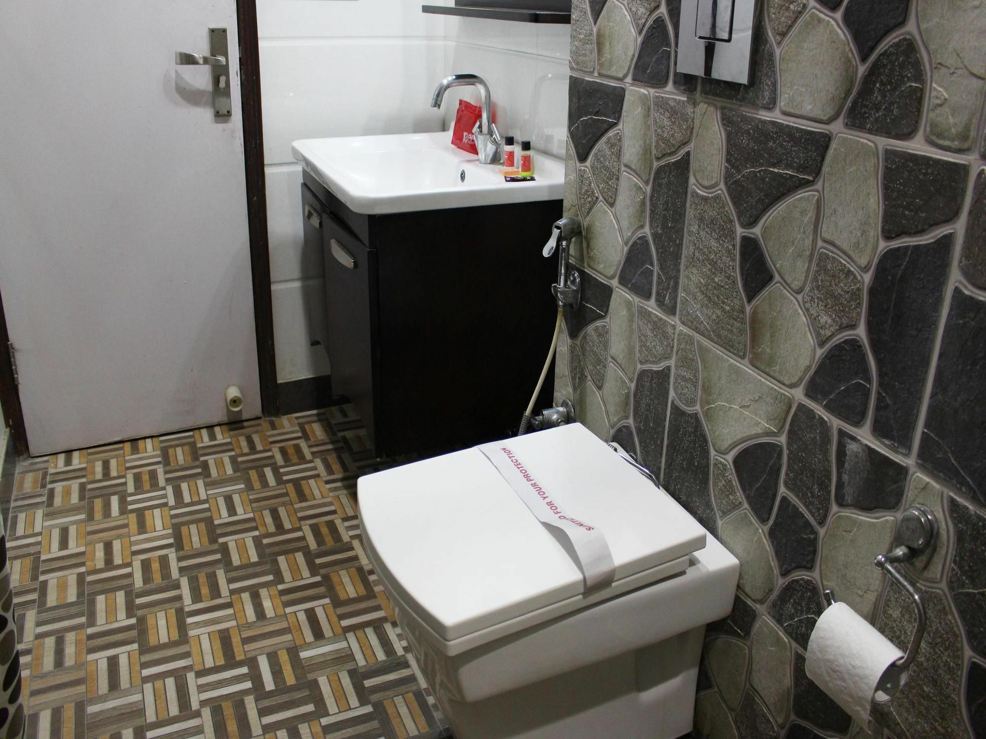 Oyo 2705 Hotel Preet Palace 뉴델리 외부 사진