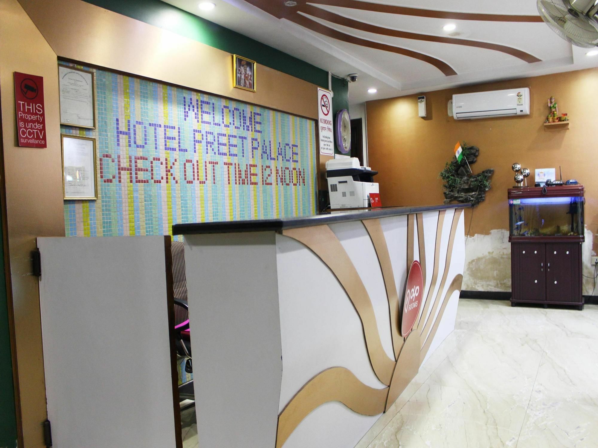 Oyo 2705 Hotel Preet Palace 뉴델리 외부 사진